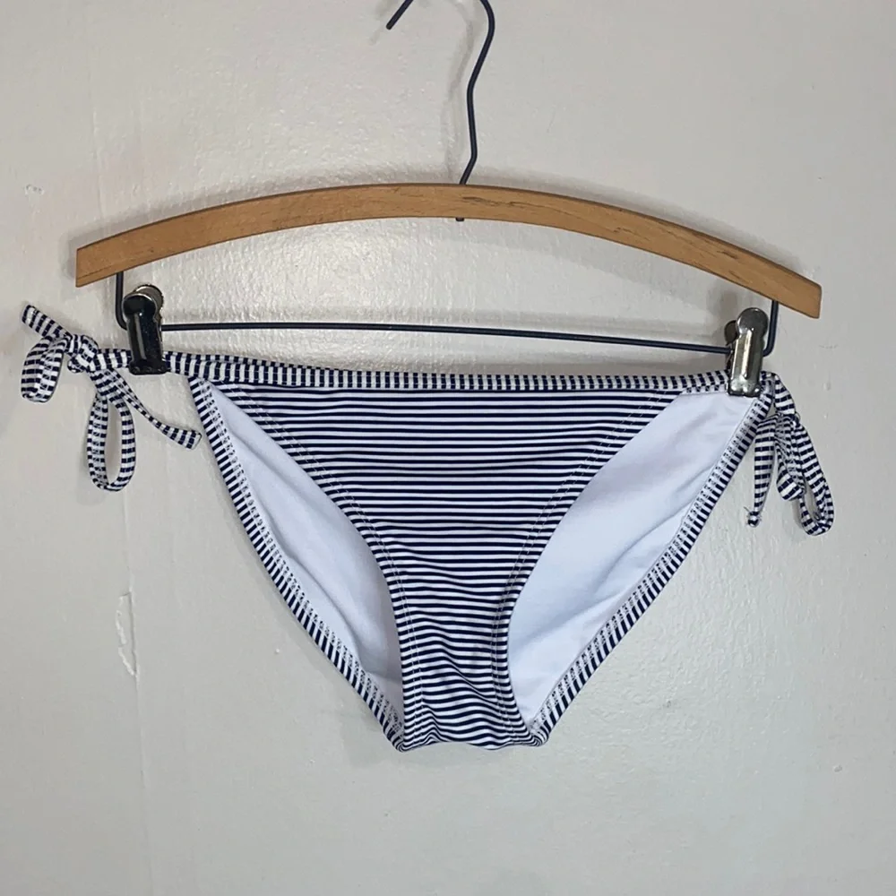 🌵Two piece blue and white striped with crochet design with black lining! - Picture 3 of 8